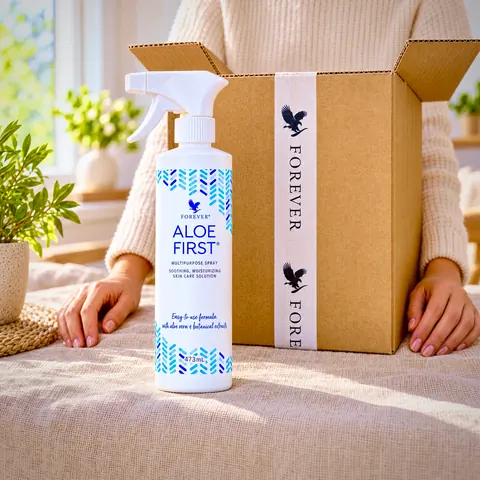 Flacon de Aloe First lângă un colet Forever deschis, cu banda companiei
