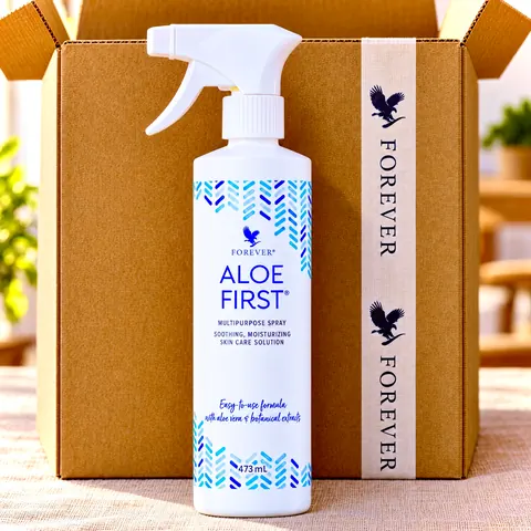 Flacon de Aloe First în fața unui colet Forever deschis, cu banda companiei