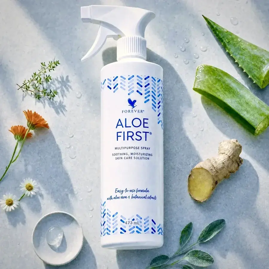 Aloe First spray de la Forever alături de aloe vera, gălbenele, mușețel, cimbru, salvie și ghimbir, plante din formula lui