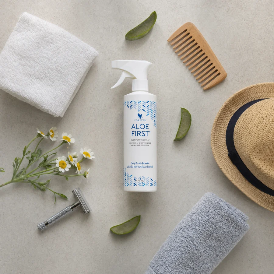 Aloe First și utilizările sale: prosop, pieptene, aparat de ras, pălărie de soare și frunze de aloe vera